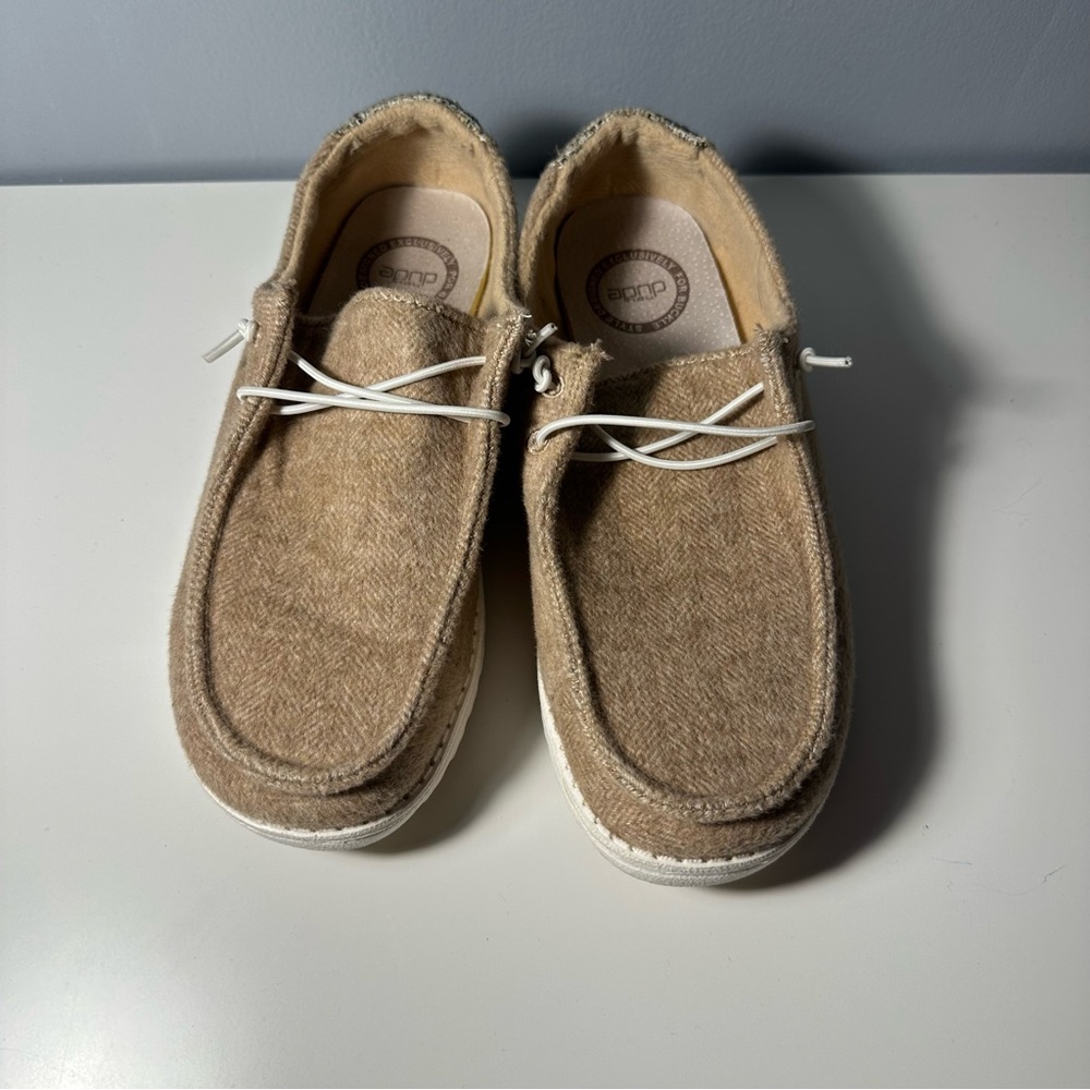 EUC Hey Dude Wendy in Tan - Buckle Exclusive, sz 8